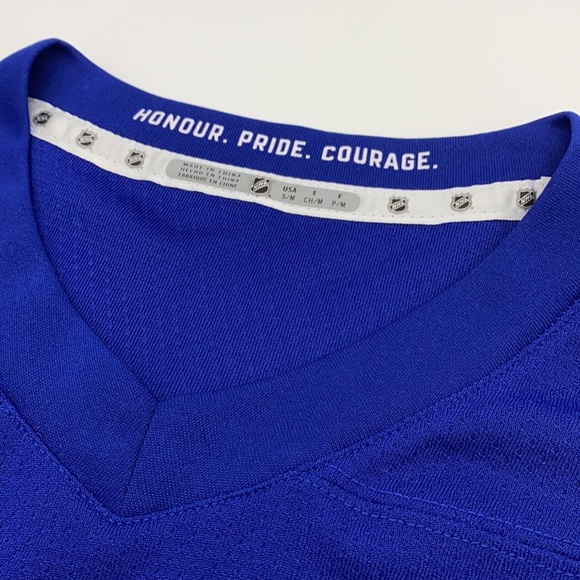 NWT Toronto Maple Leafs Replica Jersey Boys S/M Officially Licensed with the NHL - Picture 5 of 12